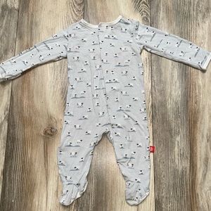 MAGNETIC ME baby pajamas. Baby footies baby sleepwear. Magnetic clothing newborn